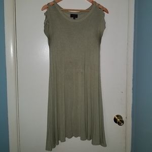 Pale green criss cross sleeve slinky dress
